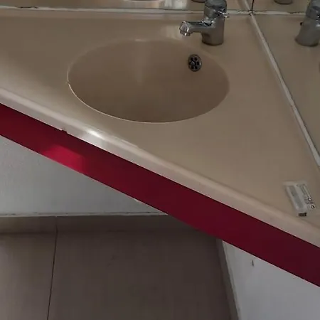 Lyon Est Hotel *